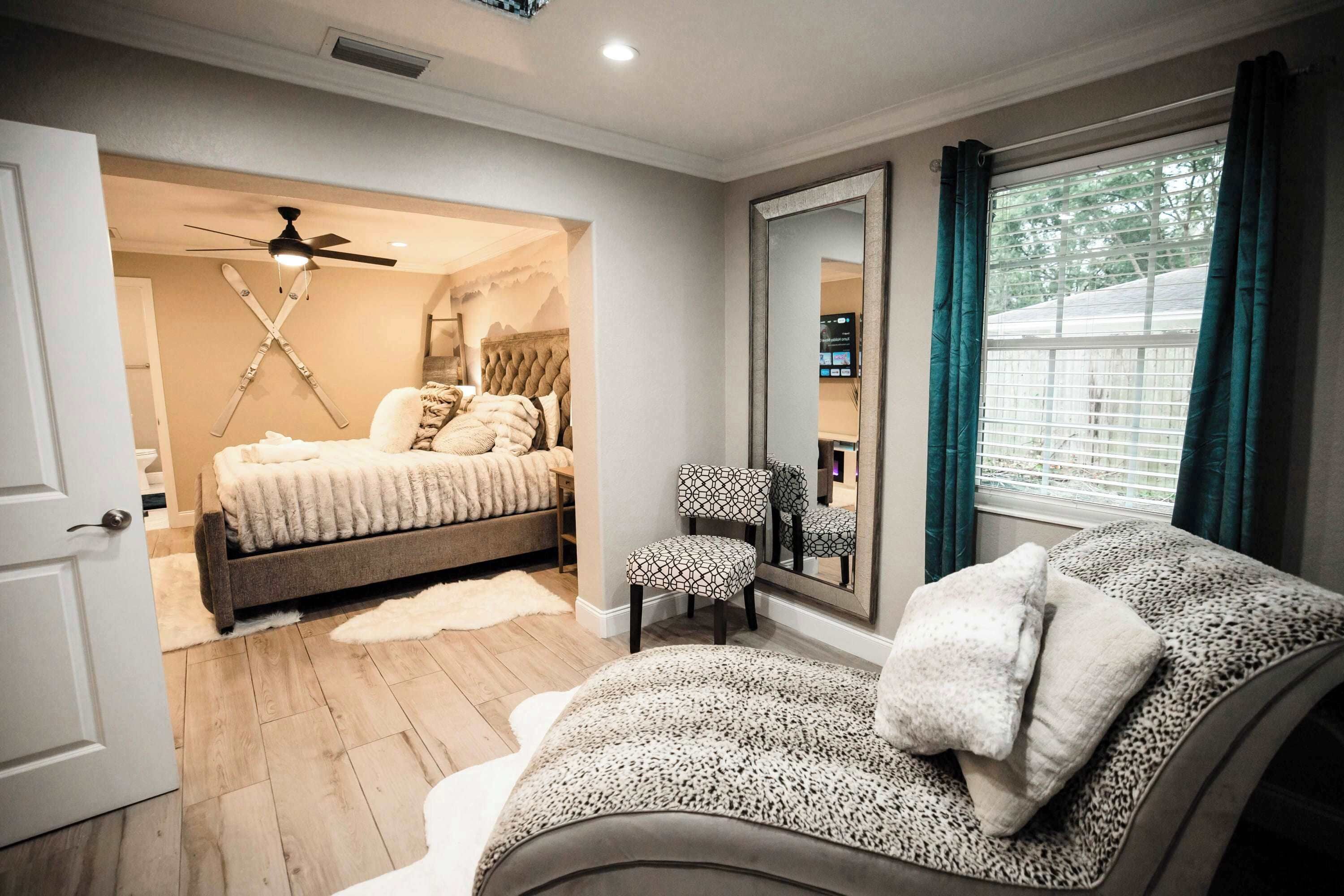 6 chambres, bureau, fer et planche à repasser, lit parapluie