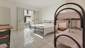 A bedroom with a bed, a desk, and a chair. - 3679 Mono Le Vele (Salve)