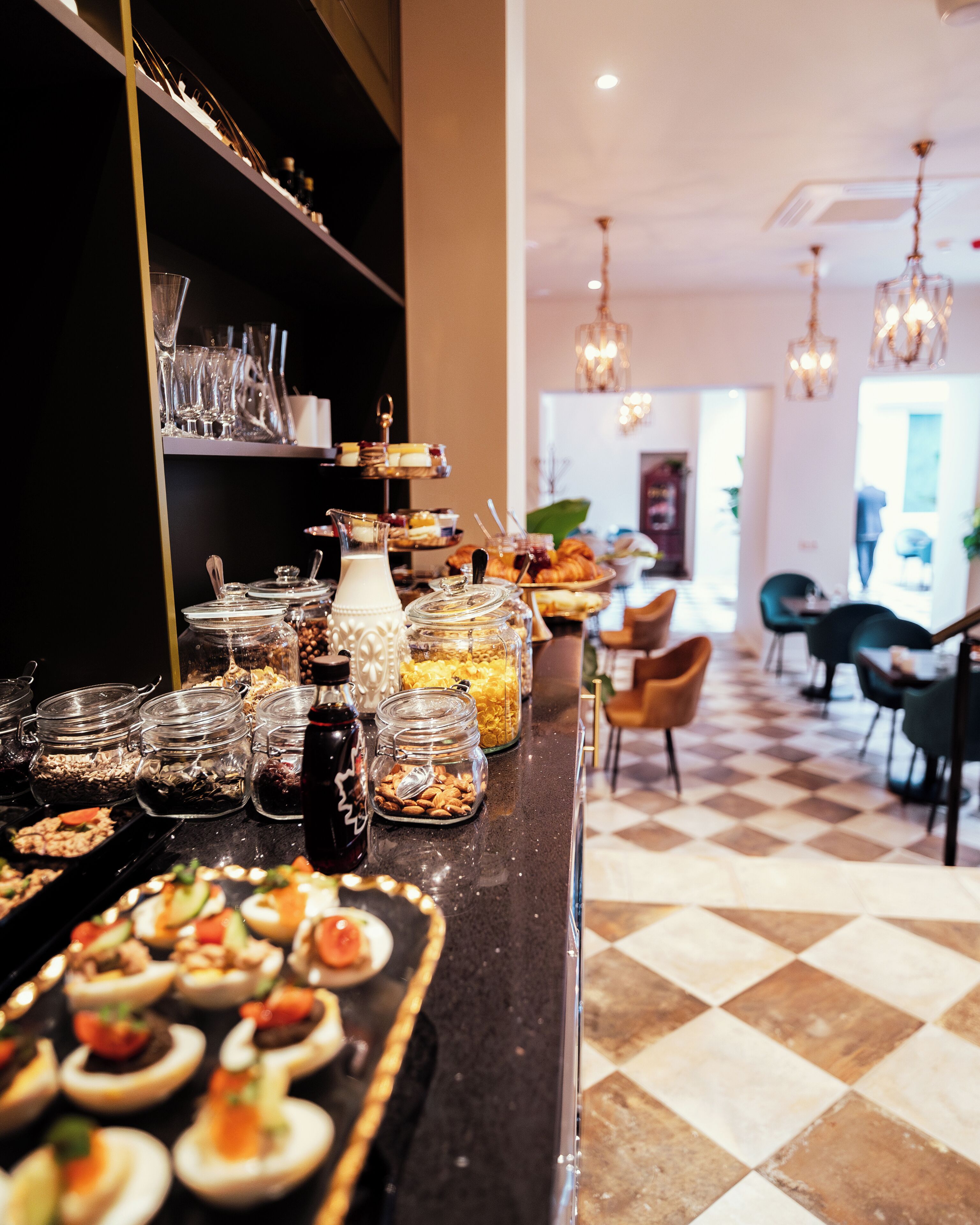 Desayuno buffet diario (PLN 75 por persona)