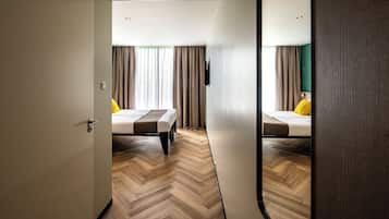 Comfort Twin Room, 1 Bedroom | In-room safe, desk, laptop workspace, blackout drapes