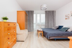 Apartment, 3 Bedrooms, 2 Bathrooms | 3 bedrooms, bed sheets - Apartment Near the Airport by Renters (Warsaw)