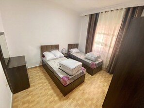 2 bedrooms, iron/ironing board, bed sheets