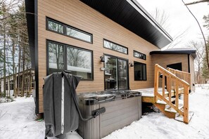 Outdoor spa tub - Archibald | Relaxing stay with spa | Swimming pool (Pont-Rouge)
