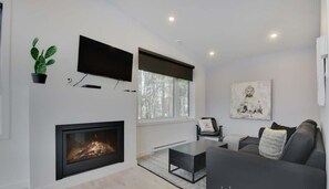 Téléviseur, foyer, bureau