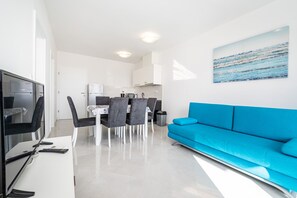 Apartamento, 1 quarto, sacada, vista para a cidade | Área de estar