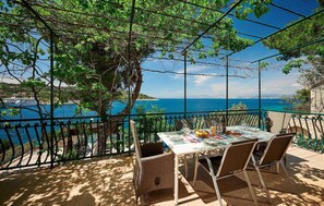 Outdoor dining - Villa Sun Spalato Mistral (Rogac)