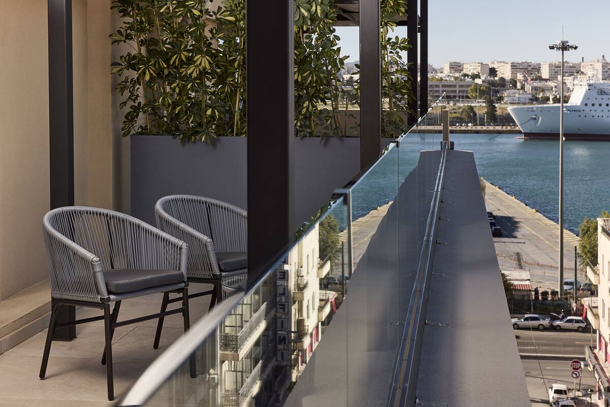 Suite – executive, terrasse, byutsikt | Sengetøy av topp kvalitet, minibar, safe på rommet og skrivebord