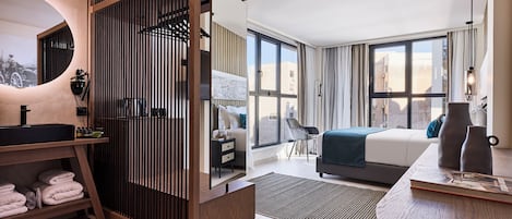 Luxury Double Room with City View | 1 slaapkamer, luxe beddengoed, een minibar, een kluis op de kamer