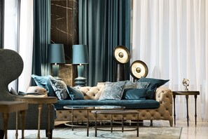 Lobby sitting area - Athenarum Portus Life & Style Hotel (Piraeus)