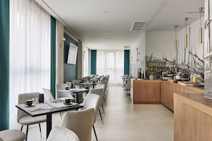 Daily buffet breakfast (EUR 15 per person) - Athenarum Portus Life & Style Hotel (Piraeus)