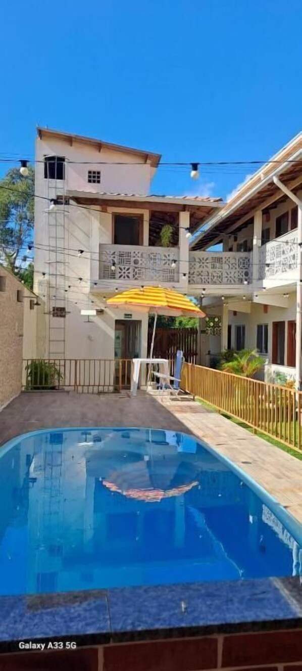 Hồ bơi ngoài trời 