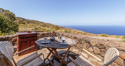Casa con Bonitas Vistas y Cerca del Centro del Pueblo de GarafĂa, La Palma