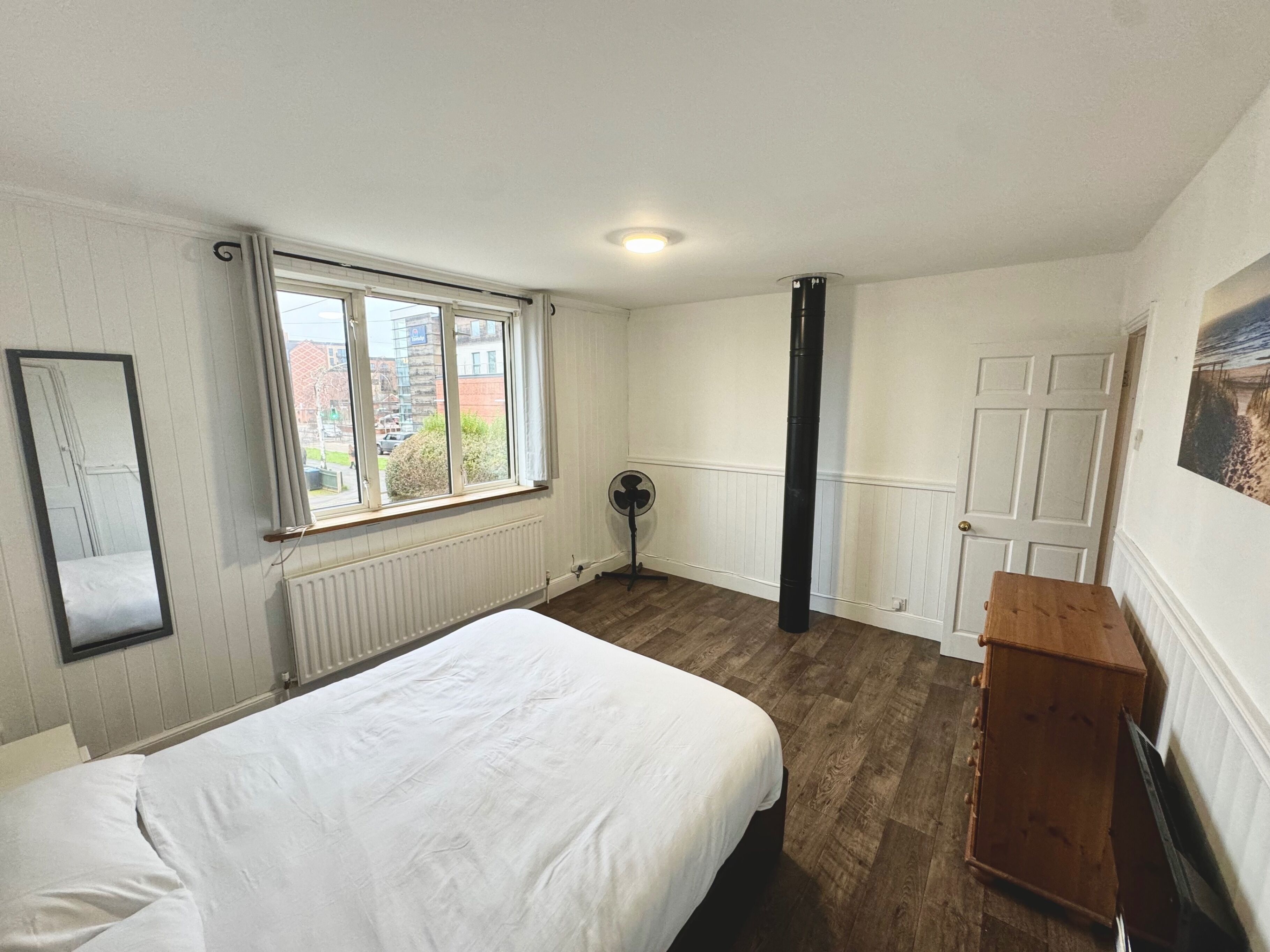 House | 4 bedrooms, free WiFi, bed sheets