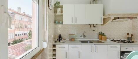 Fridge, microwave, oven, stovetop