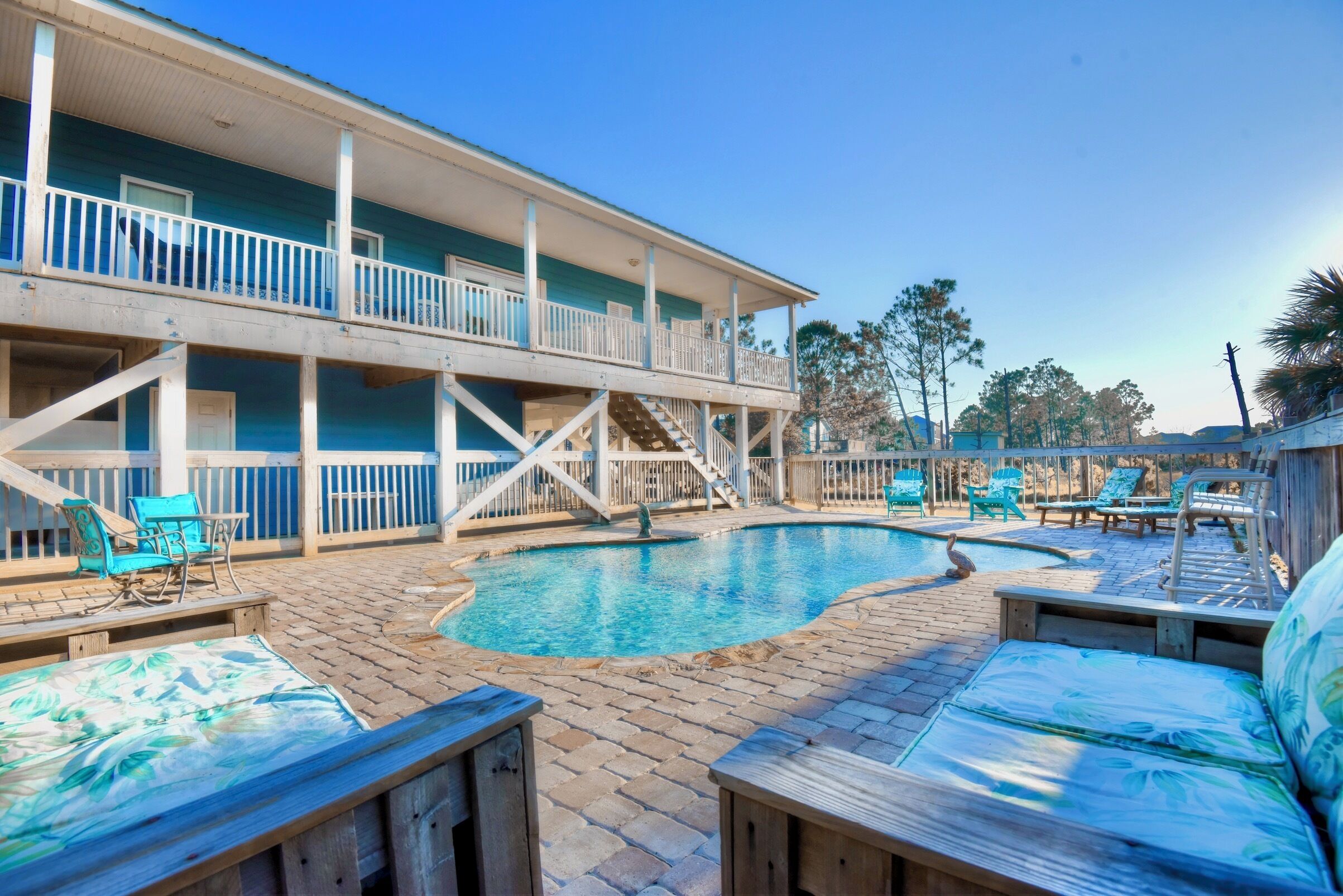 Dog-friendly, private pool-minutes from Gulf!