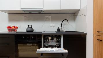 Dishwasher, cookware/dishes/utensils