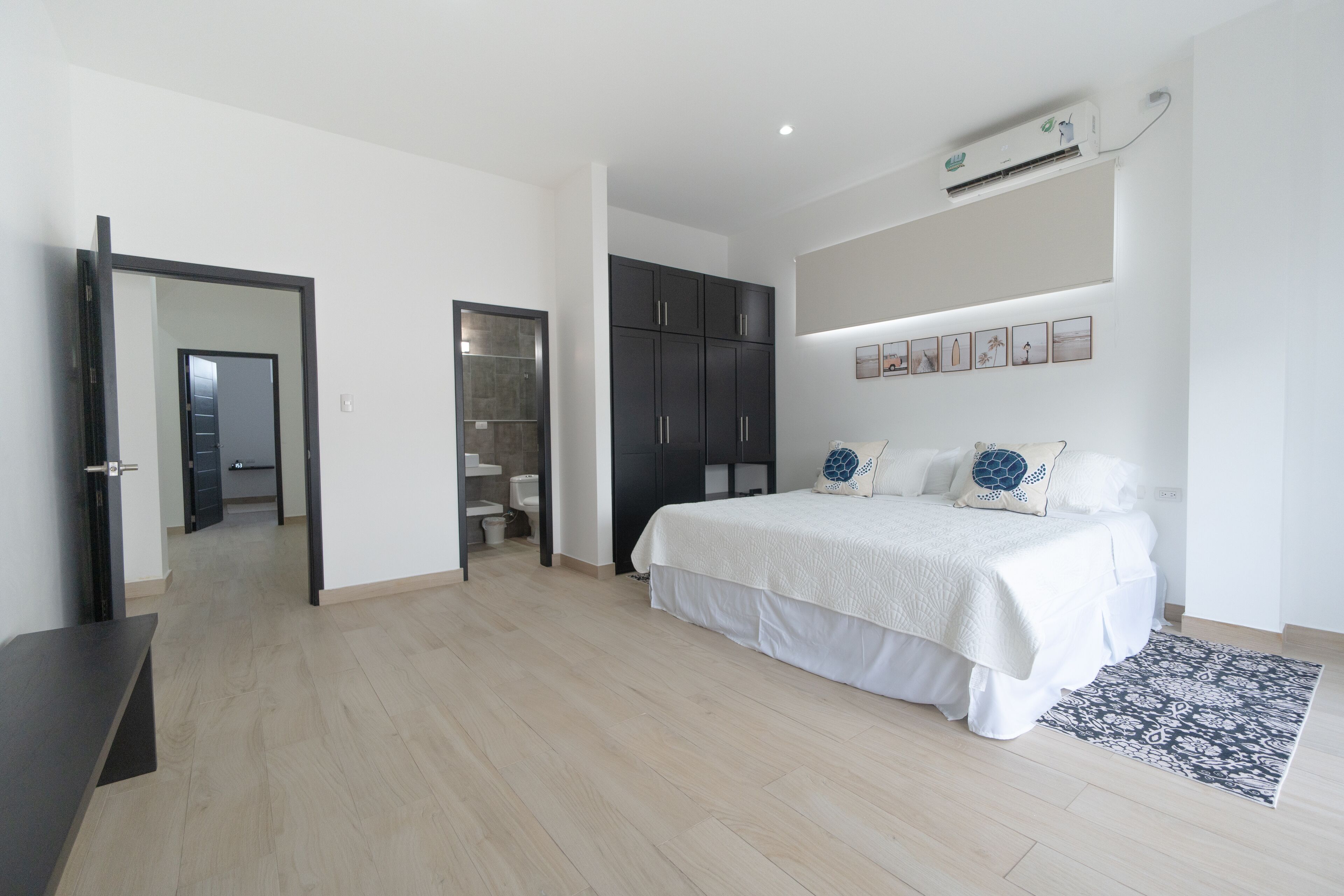 5 bedrooms, desk, iron/ironing board, free WiFi