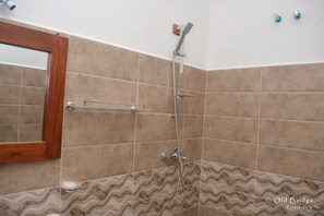 ห้องคอมฟอร์ททริปเปิล | โต๊ะทำงาน, เตารีด/โต๊ะรีดผ้า, Wi-Fi ฟรี