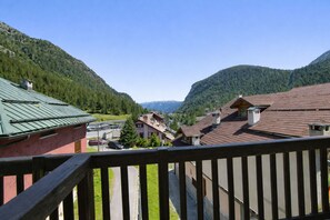 Standard Apartment, Multiple Bedrooms (Appartamento La Fontaine Ski In Ski) | Property grounds - Appartamento La Fontaine Ski In Ski Out (Claviere)