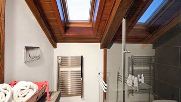 Standard Apartment, Multiple Bedrooms (Appartamento La Fontaine Ski In Ski) | Bathroom