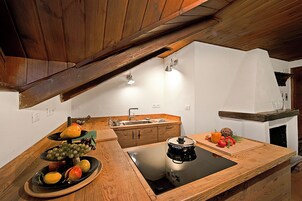 Standard Apartment, Multiple Bedrooms (Appartamento La Fontaine Ski In Ski) | Private kitchen | Fridge, oven, stovetop, dishwasher