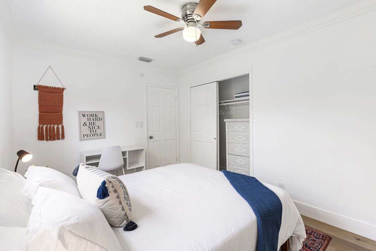 2 bedrooms, desk, iron/ironing board, travel crib