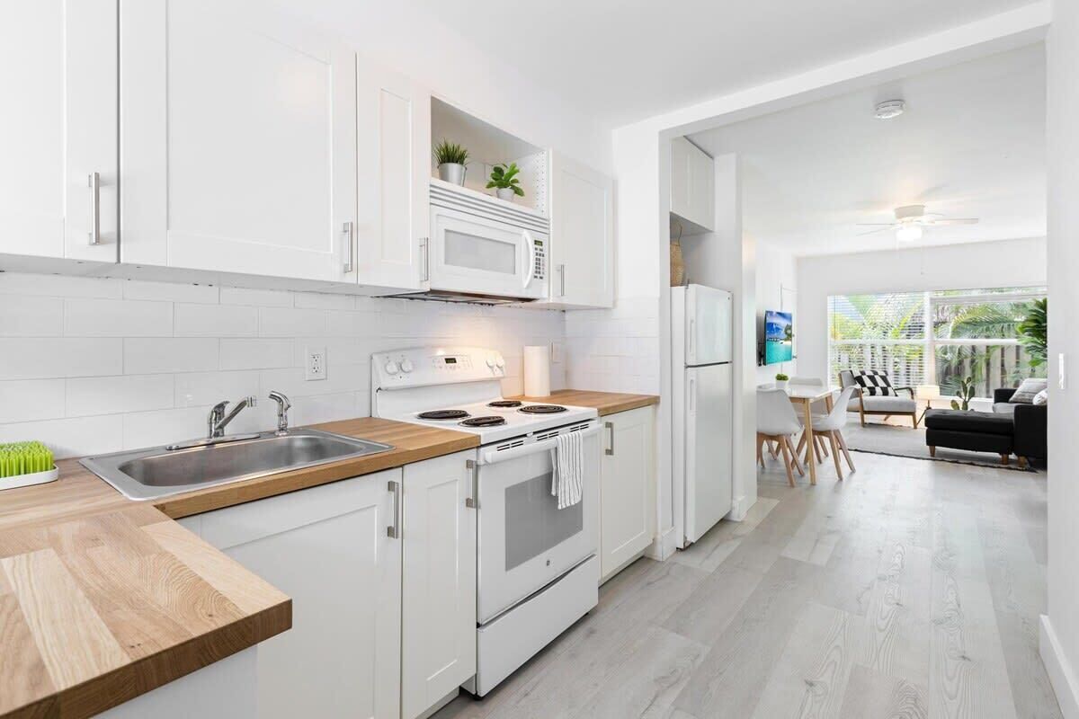 雪櫃、微波爐、焗爐、爐具