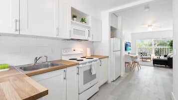 冰箱、微波炉、烤箱、炉灶