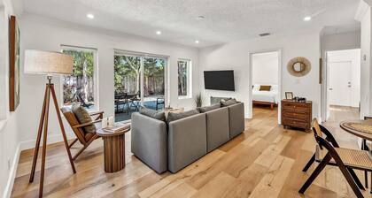 Riverside Charm – Cozy 2BR, 1BA by Riverwalk