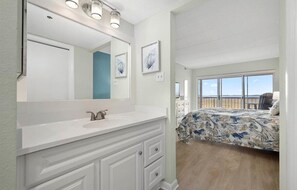 2 soverom, strykejern/-brett, wi-fi (inkludert) og sengetøy