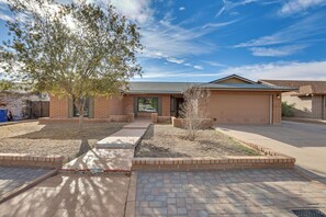House (4 Bedrooms) | Front of property