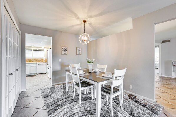 House (4 Bedrooms) | Interior