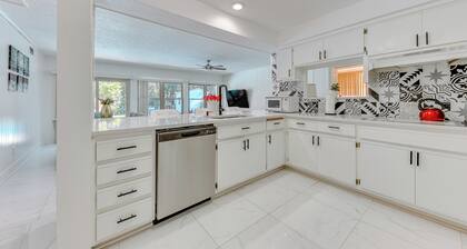 Spacious Jacksonville Home: 6 Mi to Downtown!