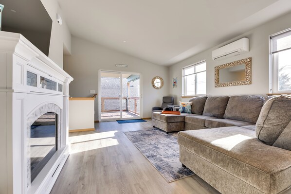 House (2 Bedrooms) | Interior - Canal-front Home in Ocean Shores w/ Dock & Views! (Ocean Shores)