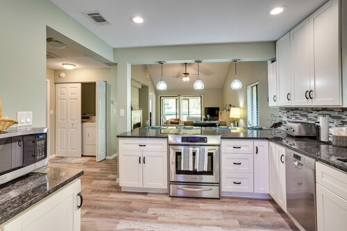 Pet-friendly Lakeland Condo w/ Screened Porch!