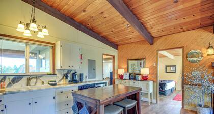 Pet-friendly Washington Retreat w/ Hot Tub & Deck!