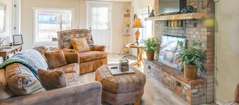 Downtown Del Norte Home Near Hiking & Fishing!