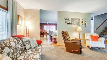 House (3 Bedrooms) | Interior
