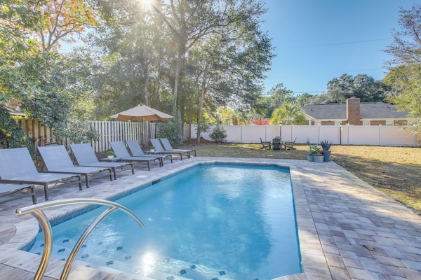 Walk To Beach: Myrtle Beach Home W/ Saltwater Pool - Myrtle Beach, SC