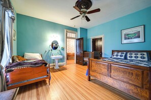 ํ์ฐ์ค (6 Bedrooms) | ๋ด๋ถ