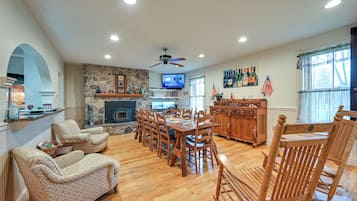 House (6 Bedrooms) | Interior
