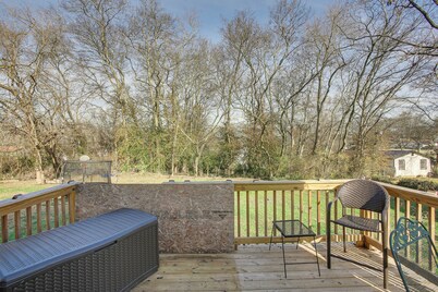Pet-friendly Gallatin Home w/ Deck, 1 Mi to Town!