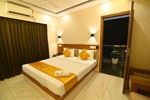 Superior Double Room | Premium bedding, minibar, in-room safe, free WiFi - Aurelia Comforts (Mangaluru)