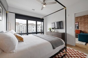 2 habitaciones, tabla de planchar con plancha, cuna de viaje y wifi