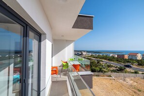 Apartment, 1 Bedroom, Balcony, City View | Property grounds