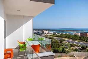 Leilighet, 1 soverom, balkong, byutsikt | Overnattingsstedets uteområder