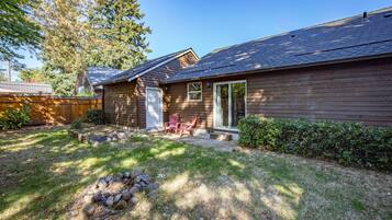 House, 2 Bedrooms | Property grounds