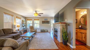 House, 2 Bedrooms | Living area