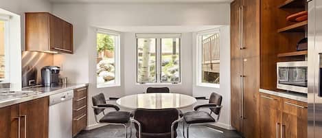 ハウス 4 ベッドルーム | 専用キッチン