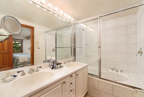 Bathroom - Townhome With Ski-in Access Near Pool And Spa by The Woodrun V Townhouses by RedAwning (Snowmass Village)